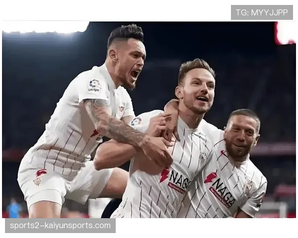 西甲赛场上半区竞争激烈 各队战术体系调整进入深水区